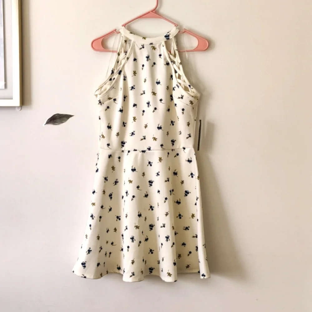NWT Feminine Flirty Sleeveless Scuba Dress - Picture 7 of 7